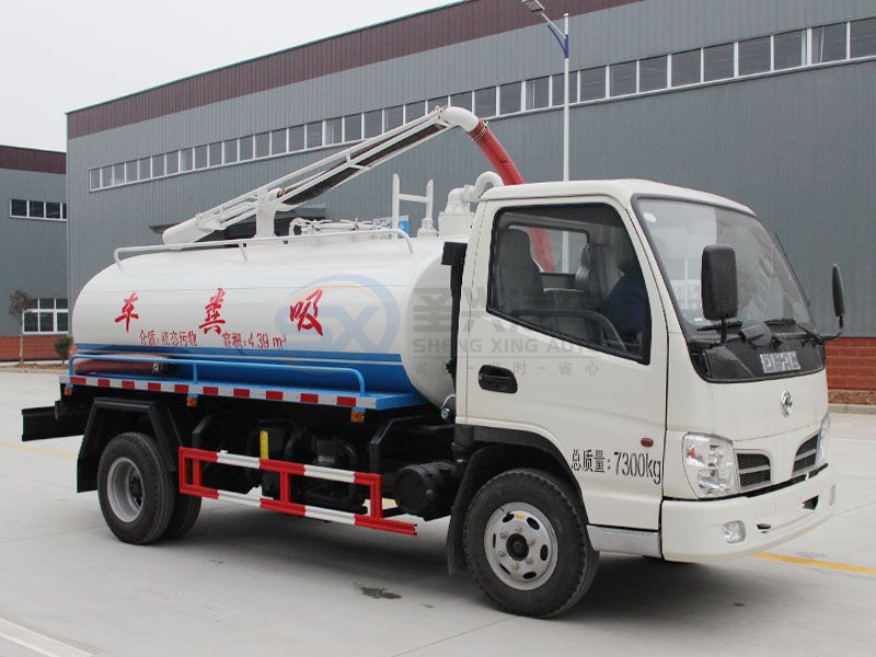 東風(fēng)福瑞卡5方吸糞車(chē)