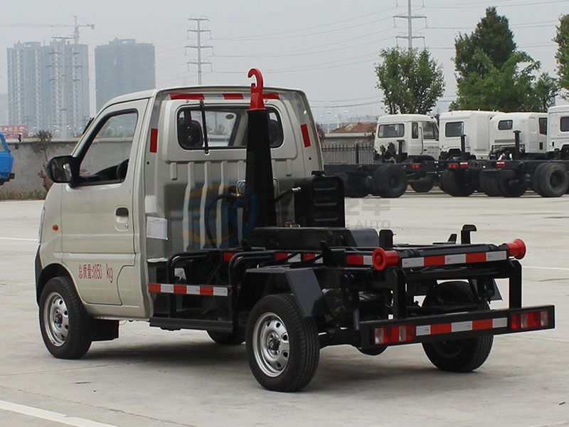 長(zhǎng)安勾臂垃圾車