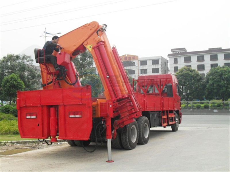 重汽豪沃50噸隨車(chē)吊