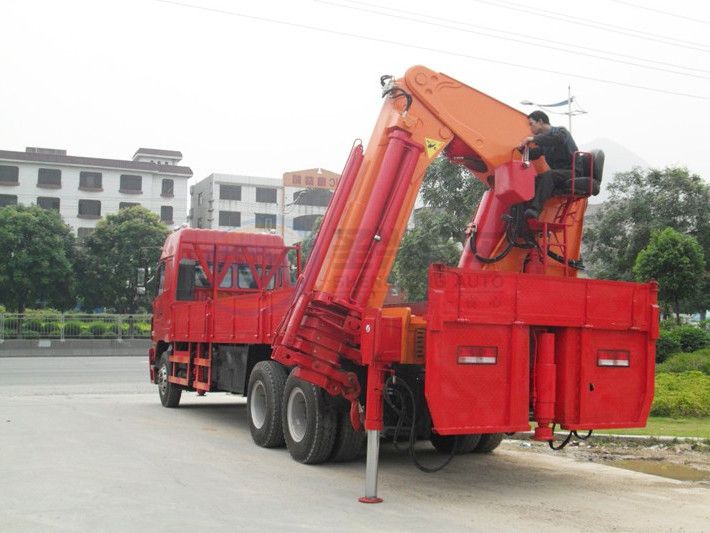 重汽豪沃50噸隨車(chē)吊