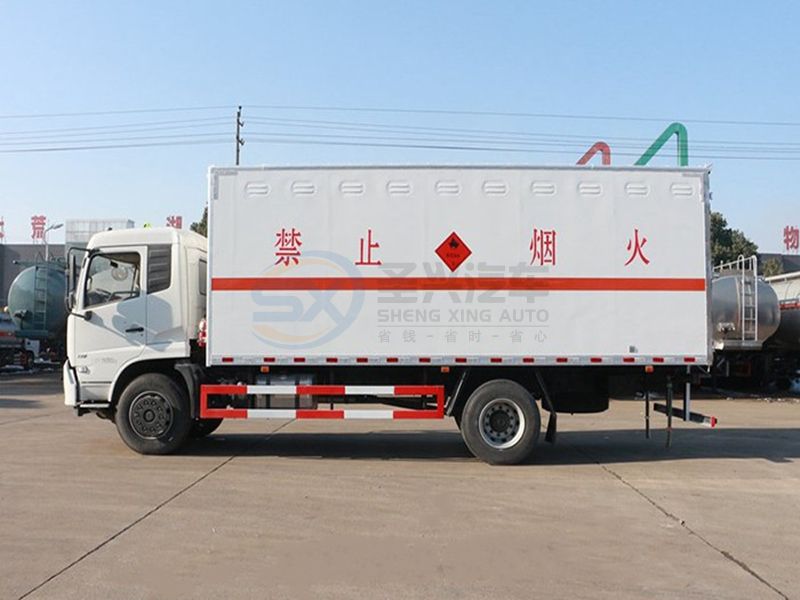 東風(fēng)天錦6米2/6米5爆破器材運輸車
