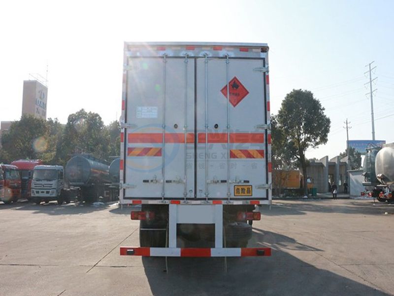 東風(fēng)天錦6米2/6米5爆破器材運輸車