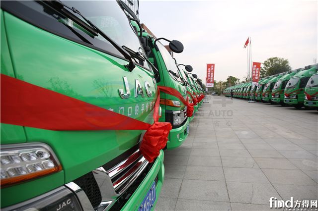 首批300臺(tái)駿鈴冷鏈車(chē)交付3