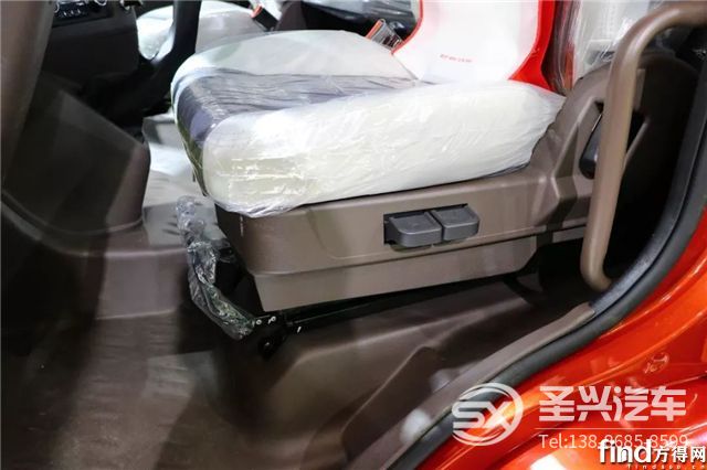 乘龍H5高頂雙臥大單橋快遞車，樹立行業(yè)新標(biāo)桿！6