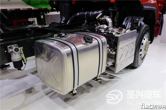乘龍H5高頂雙臥大單橋快遞車，樹立行業(yè)新標(biāo)桿！5
