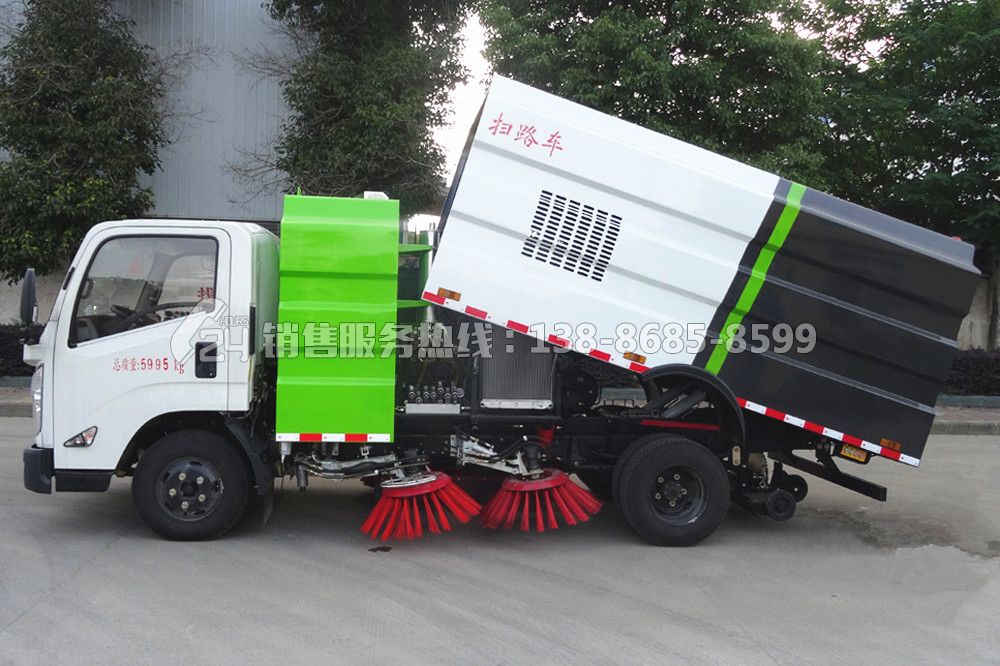 江鈴凱稅8噸掃路車(chē)