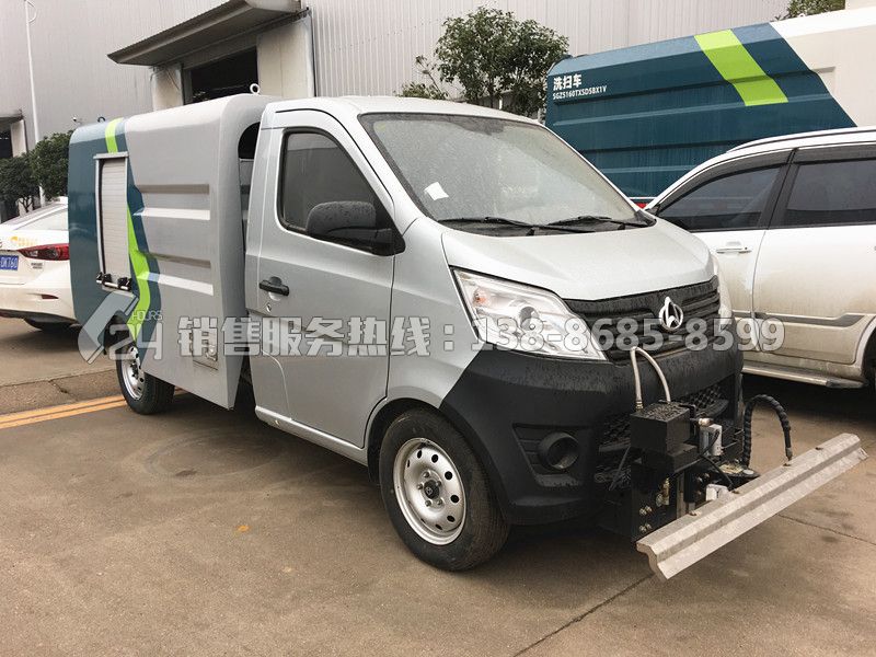 國六長安路面人行道清洗養(yǎng)護車