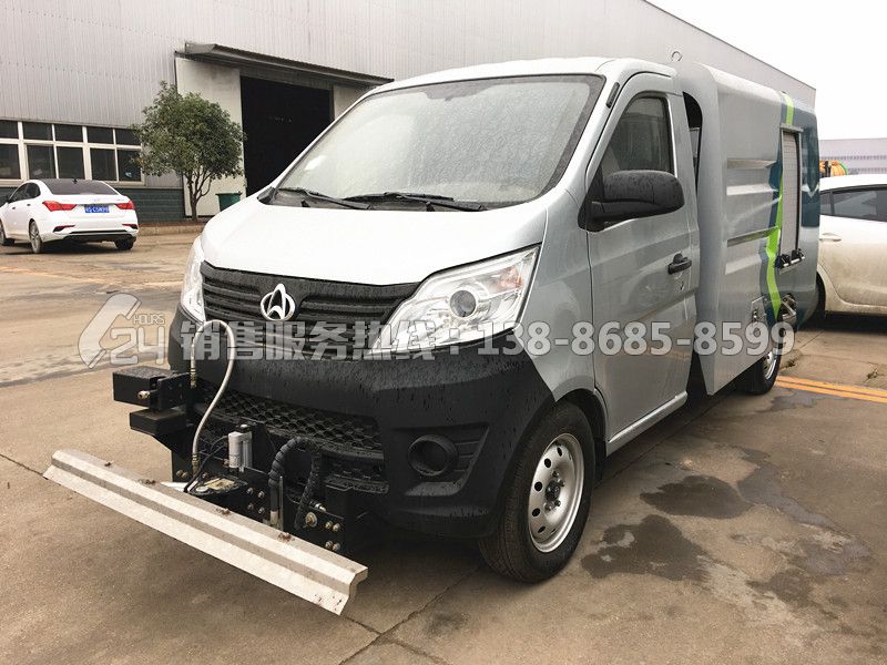 國六長安路面人行道清洗養(yǎng)護車