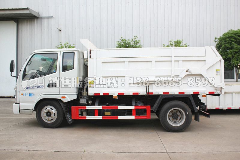 凱馬福運來自卸式垃圾轉(zhuǎn)運車