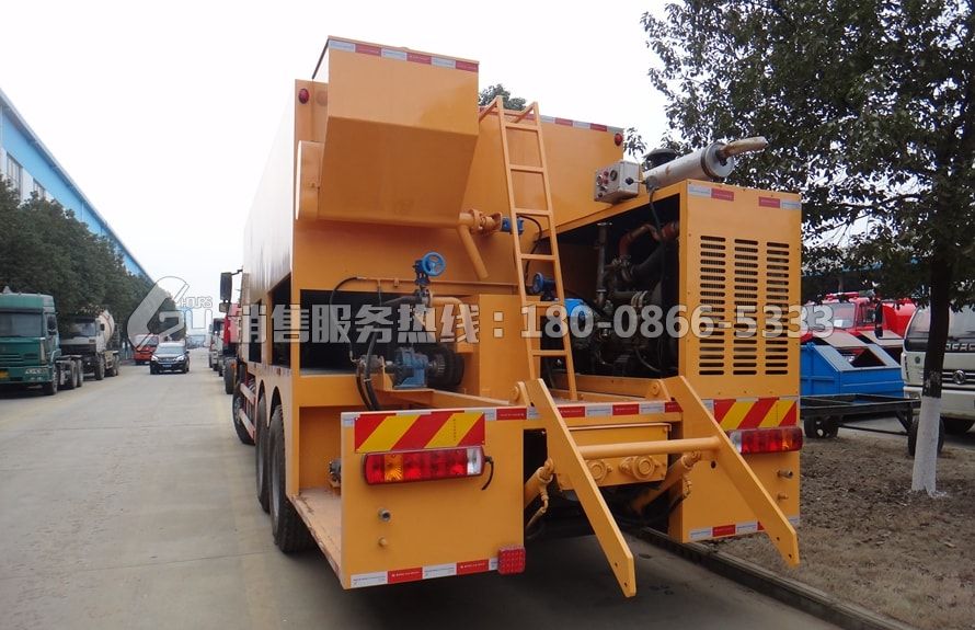 重汽HOWO后雙橋稀漿封層車(chē)