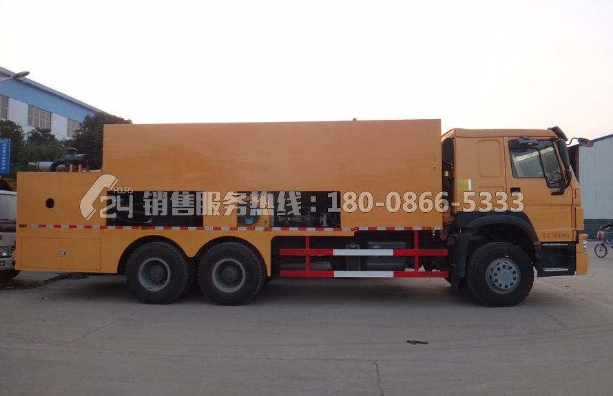 重汽HOWO后雙橋稀漿封層車(chē)