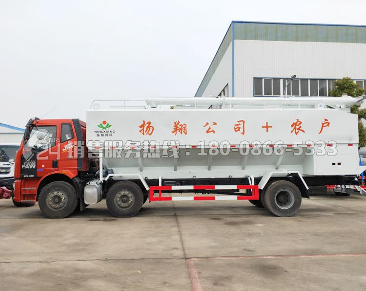 解放J6前四后四散裝飼料運(yùn)輸車(chē)30方