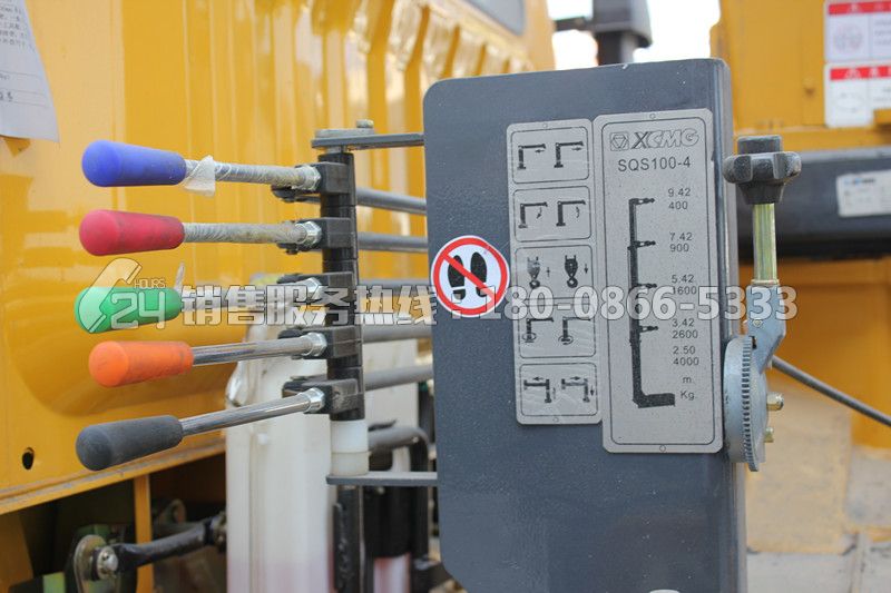 東風(fēng)多利卡D7一拖二清障車-帶徐工3.2噸吊機(jī)