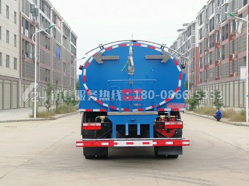 國六-東風(fēng)多利卡D9路面清洗車