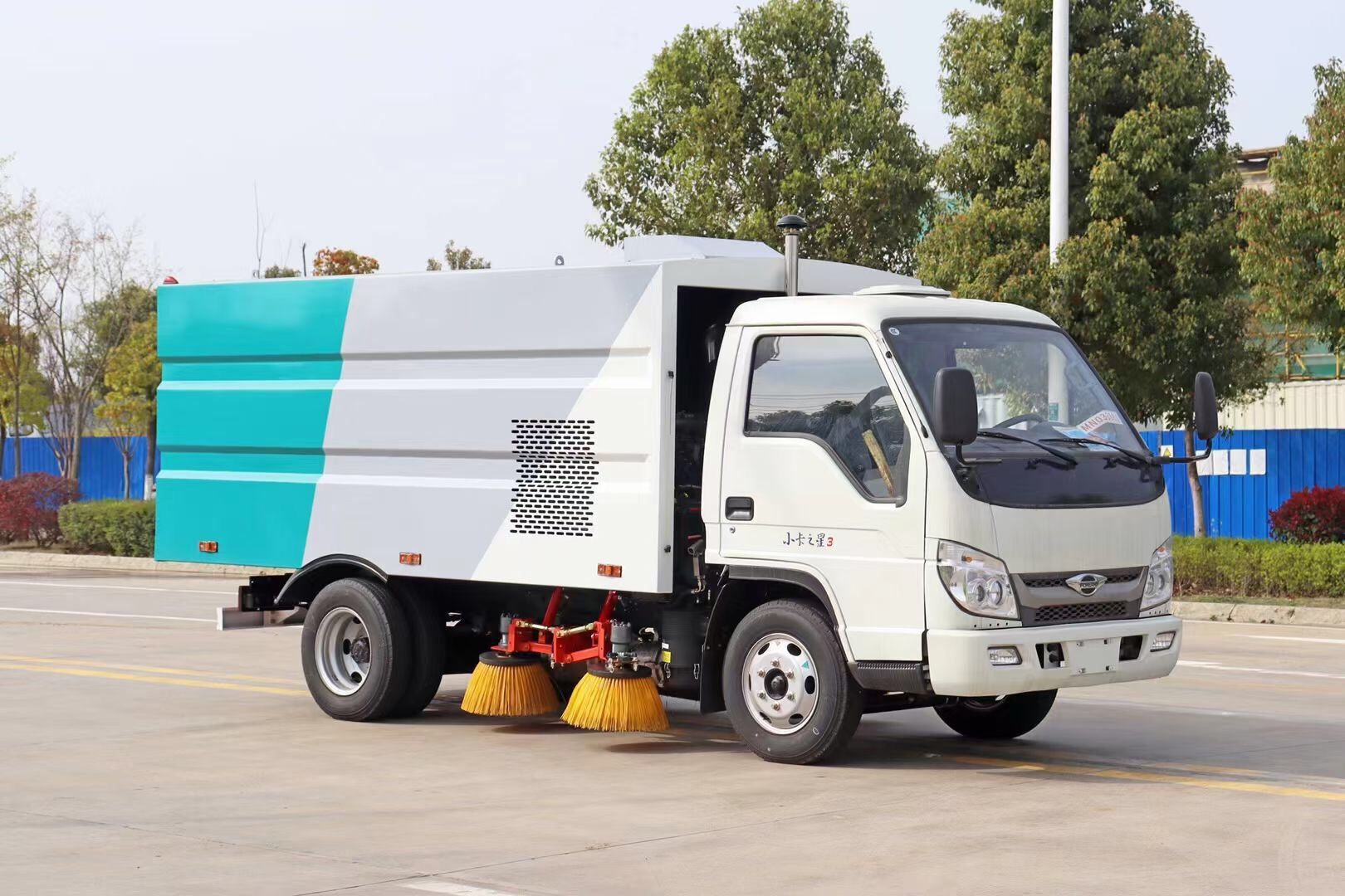 福田時(shí)代小卡之星3掃路車(chē)1+3方