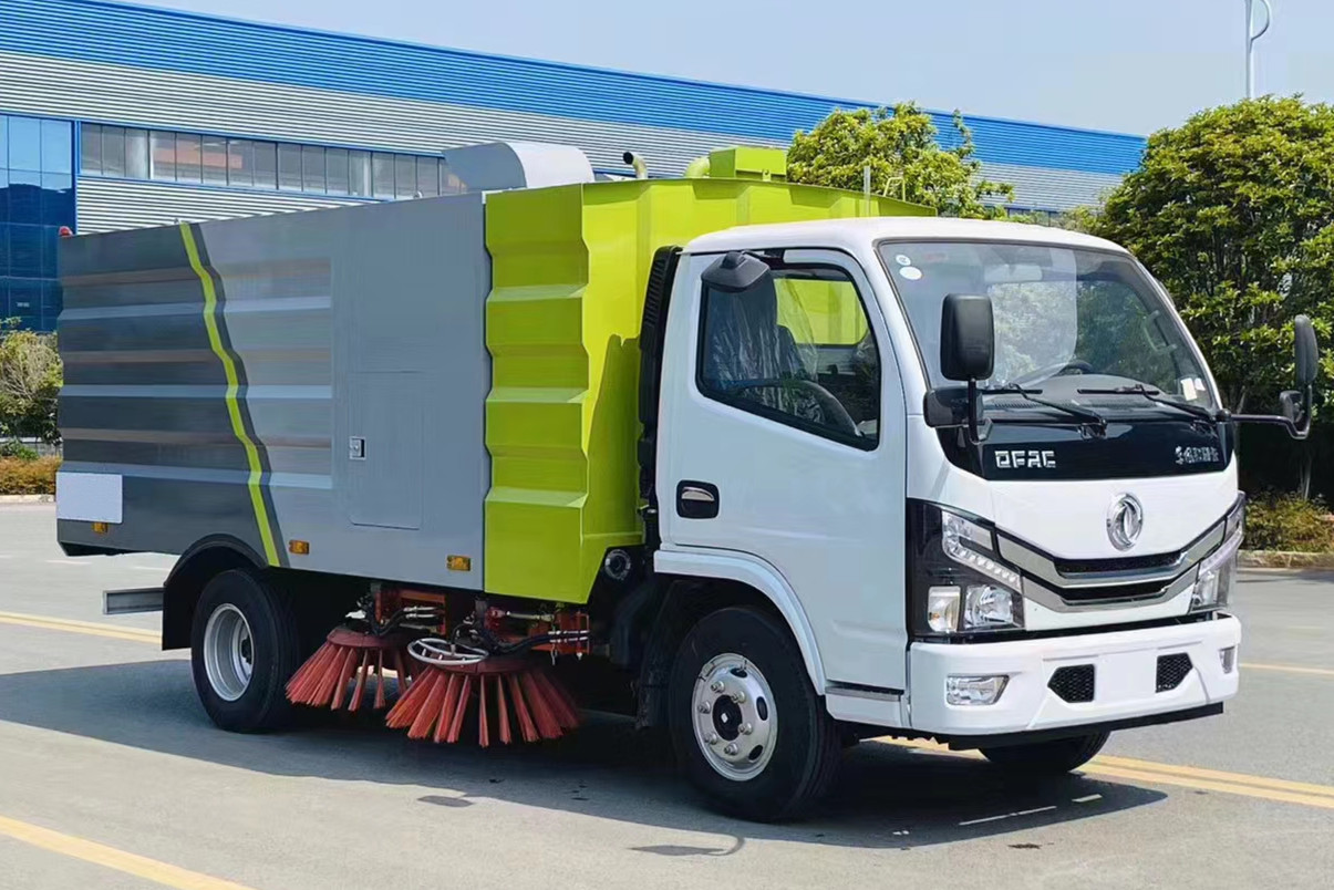 東風(fēng)多利卡掃路車(chē)1.5+4方