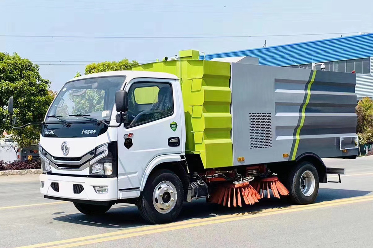 東風(fēng)多利卡掃路車(chē)1.5+4方