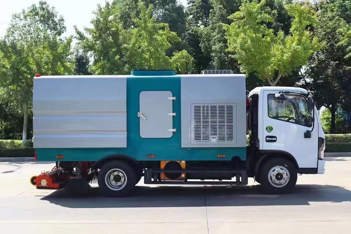 東風(fēng)多利卡后置吸塵車1+4方