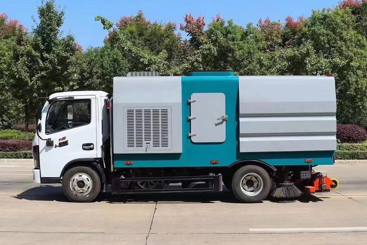 東風(fēng)多利卡后置吸塵車1+4方