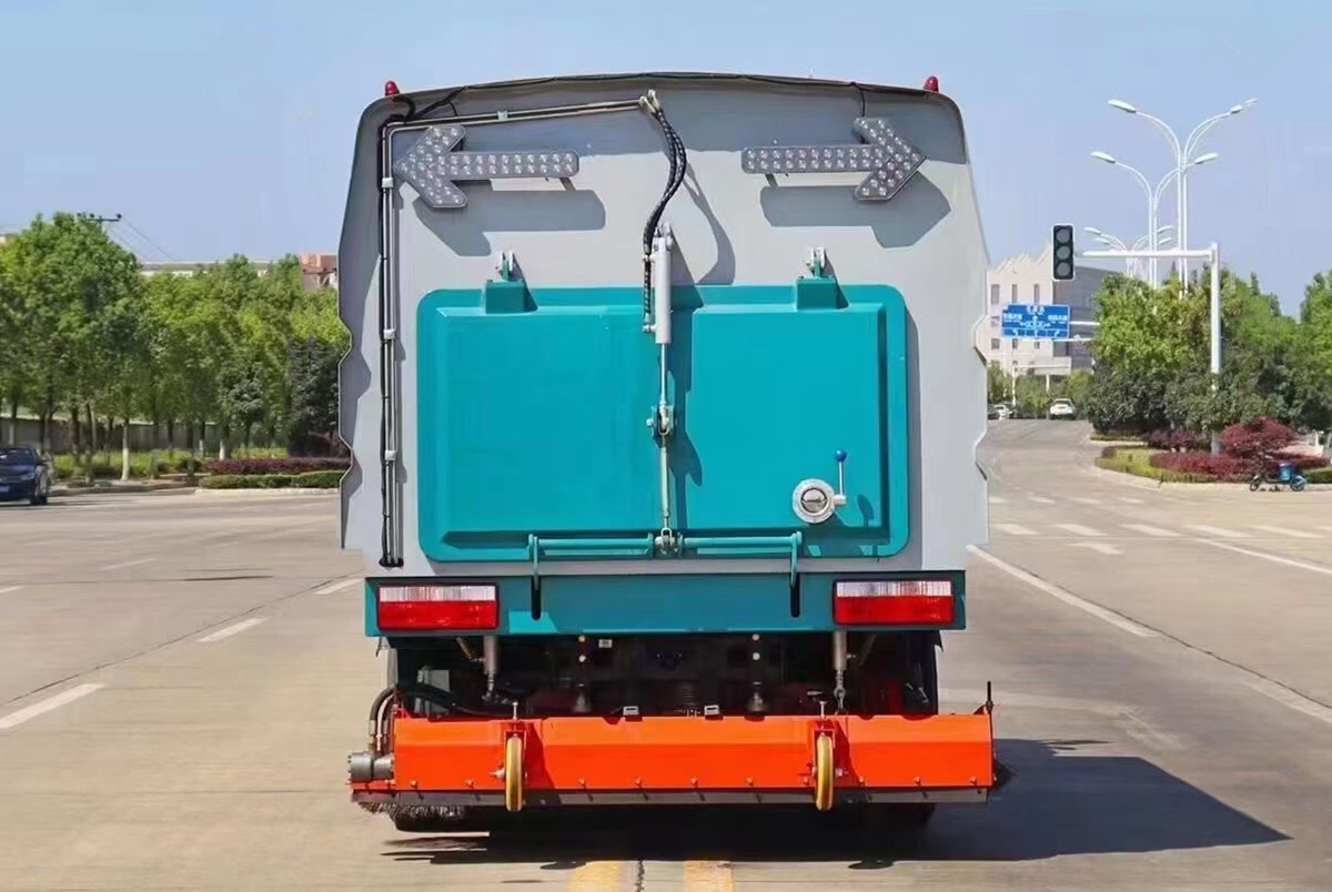 東風(fēng)多利卡后置吸塵車1+4方