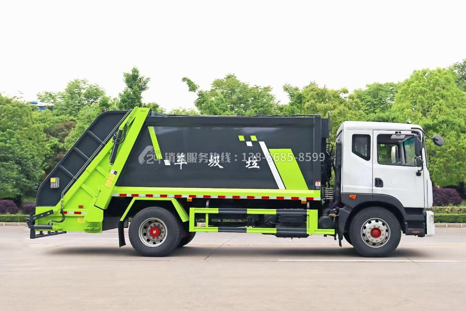 東風(fēng)多利卡D9壓縮式垃圾車13方