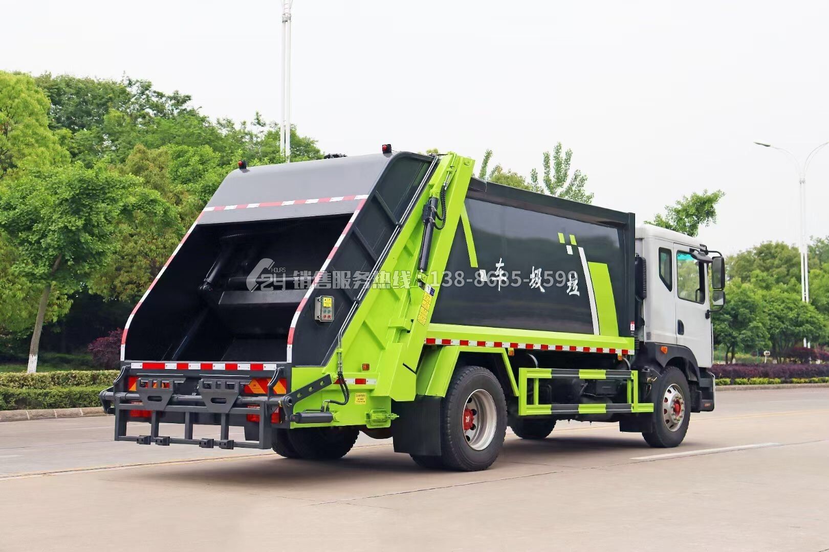 東風(fēng)多利卡D9壓縮式垃圾車13方