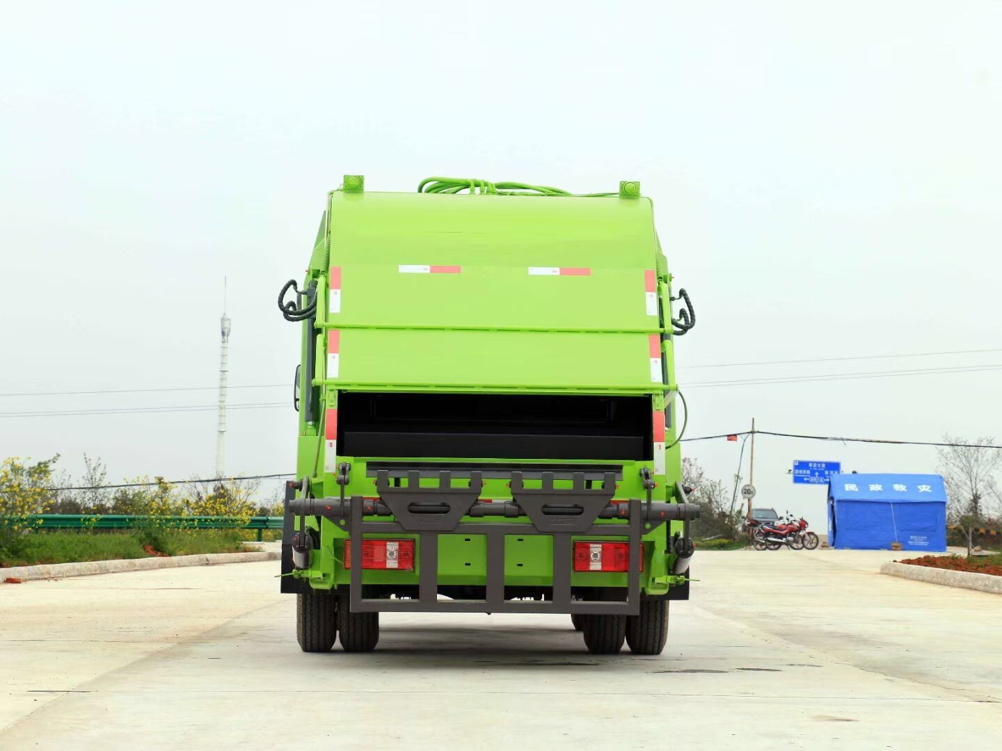 地下室專用凱馬藍(lán)牌4方壓縮垃圾車