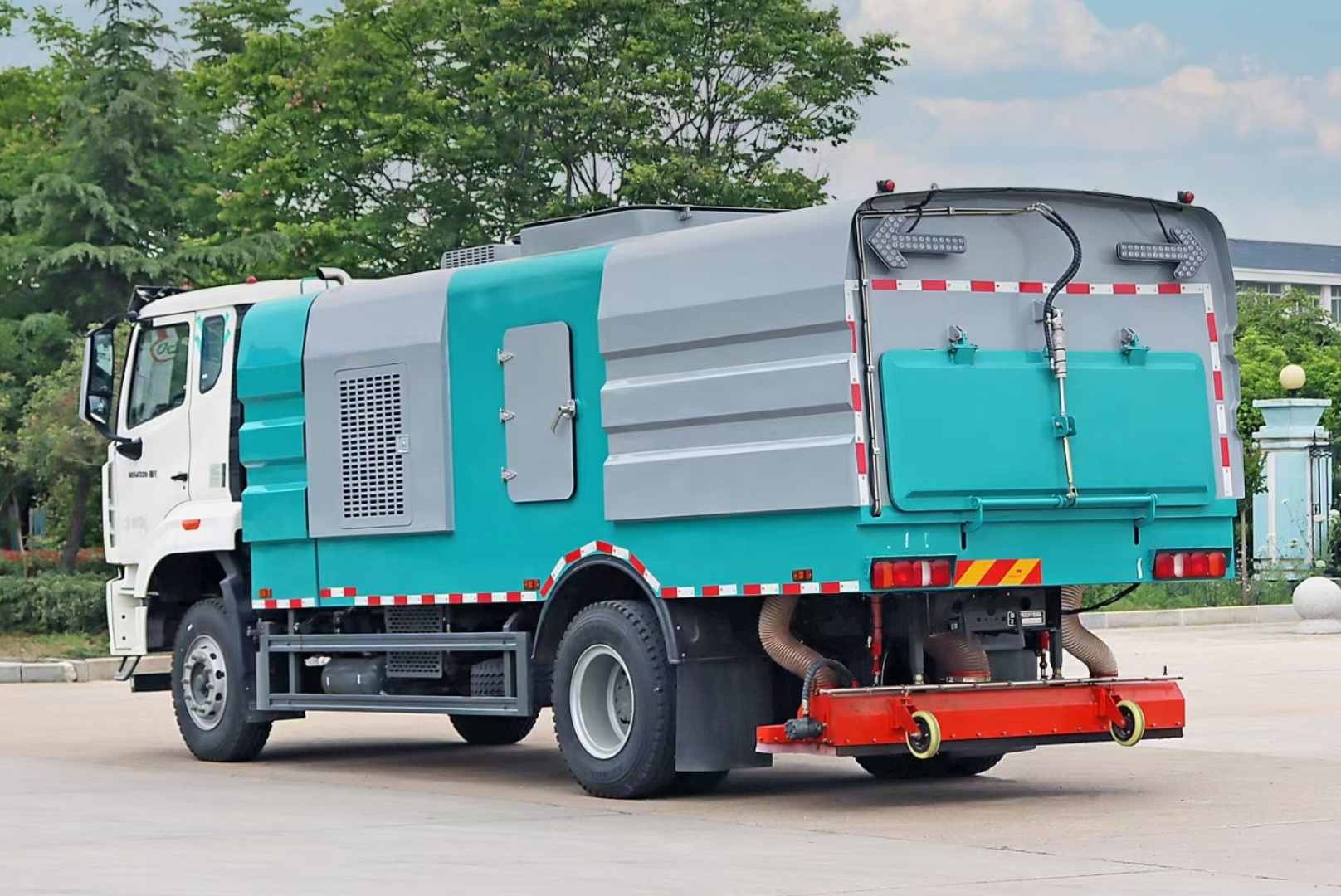 中國(guó)重汽豪沃吸塵車(chē)