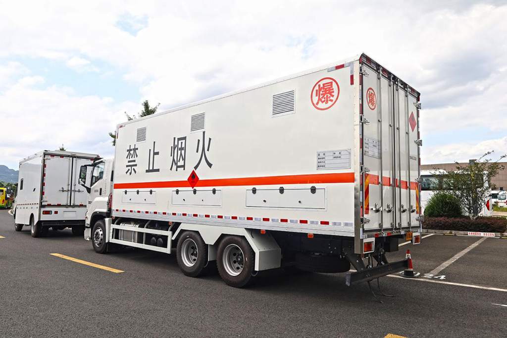 液晶儀表空氣懸掛都配齊了 慶鈴五十鈴巨咖5X?；愤\輸車搶先看