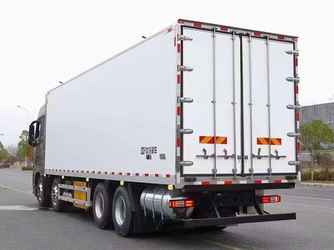 福田歐曼銀河9米6冷藏車(chē)