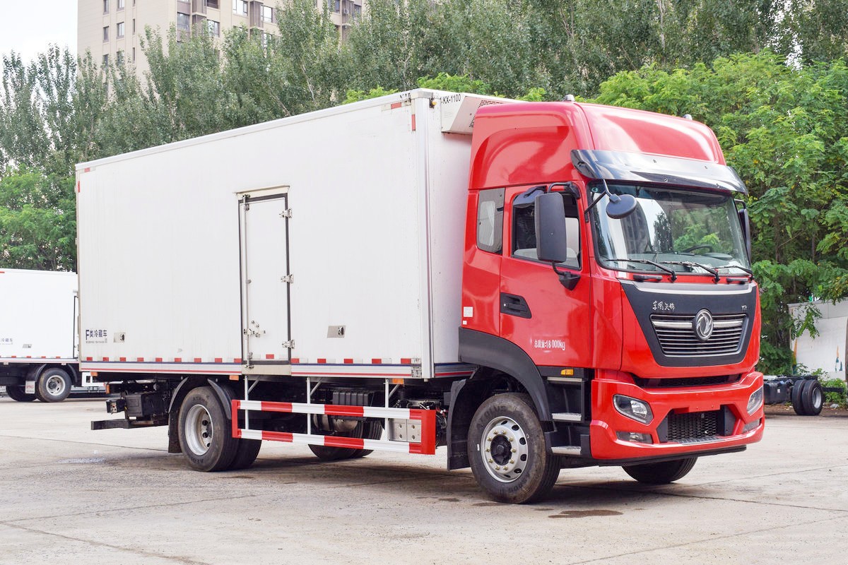 東風(fēng)天錦plus冷藏車(chē)6.8米