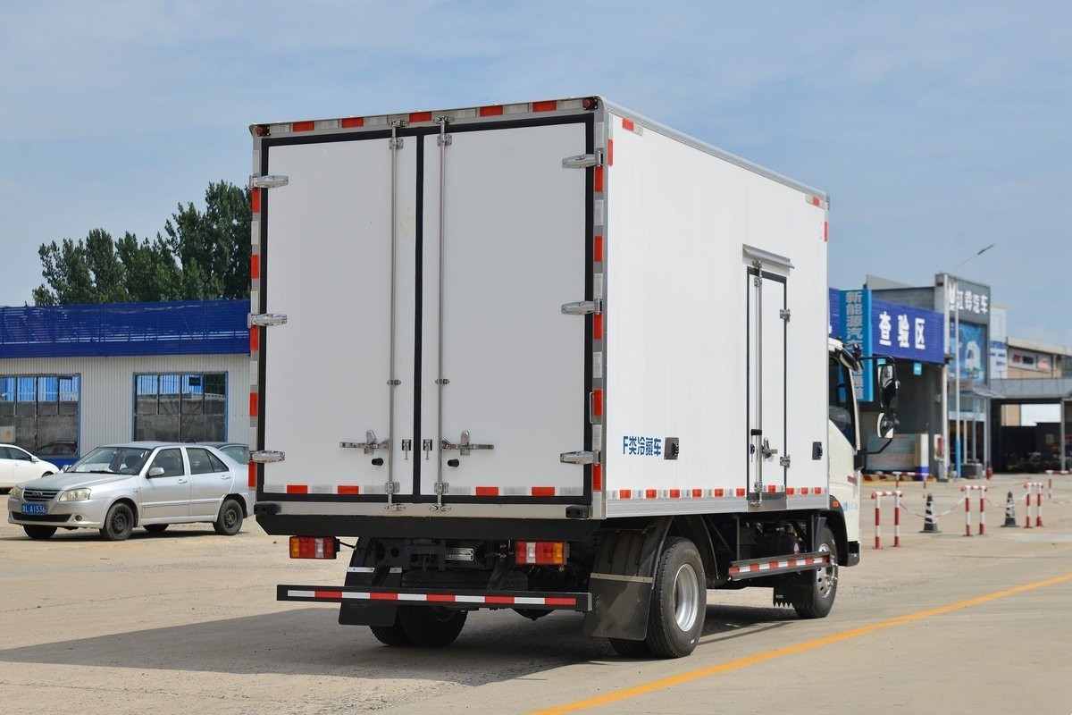 重汽HOWO悍將冷藏車(chē)4.1米