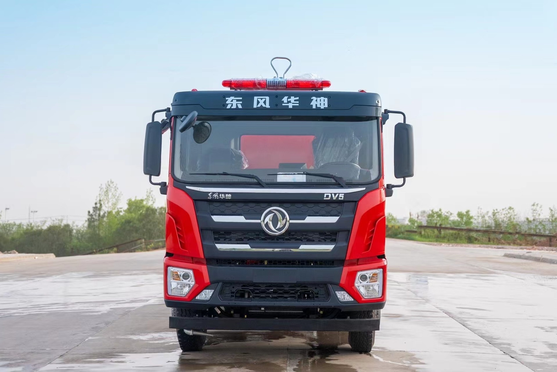 東風(fēng)華神DV5后雙橋消防灑水車(chē)