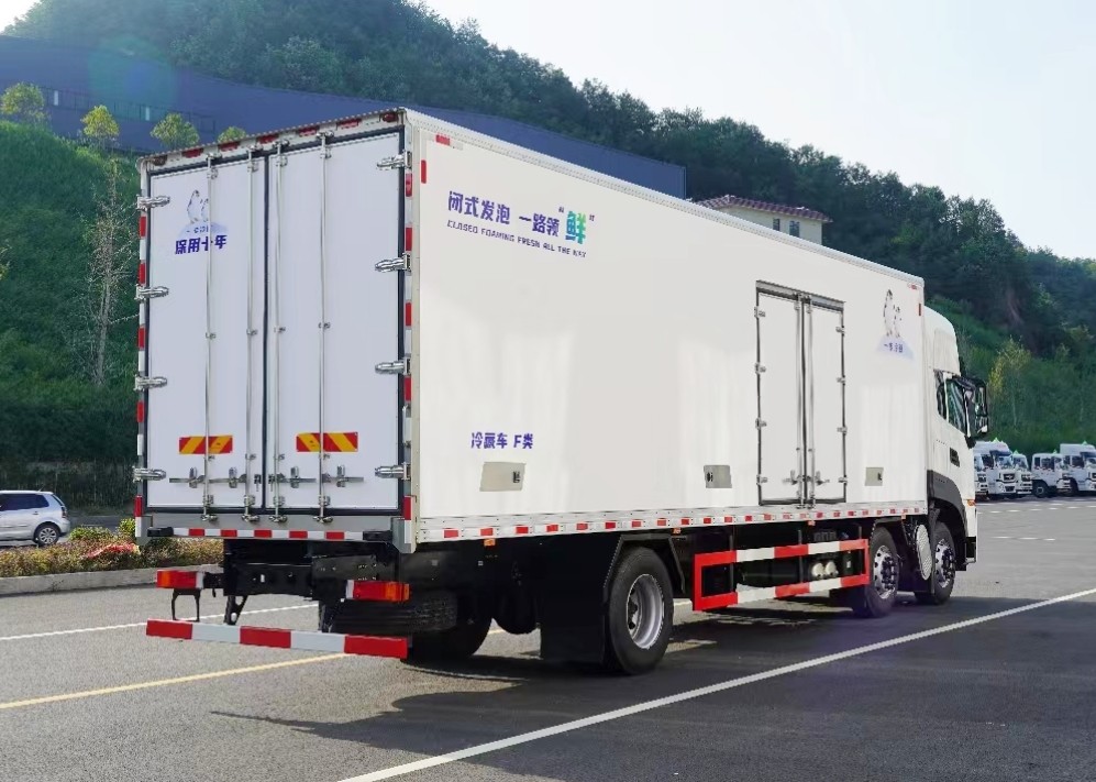 東風(fēng)天龍KL前四后四冷藏車9.6米