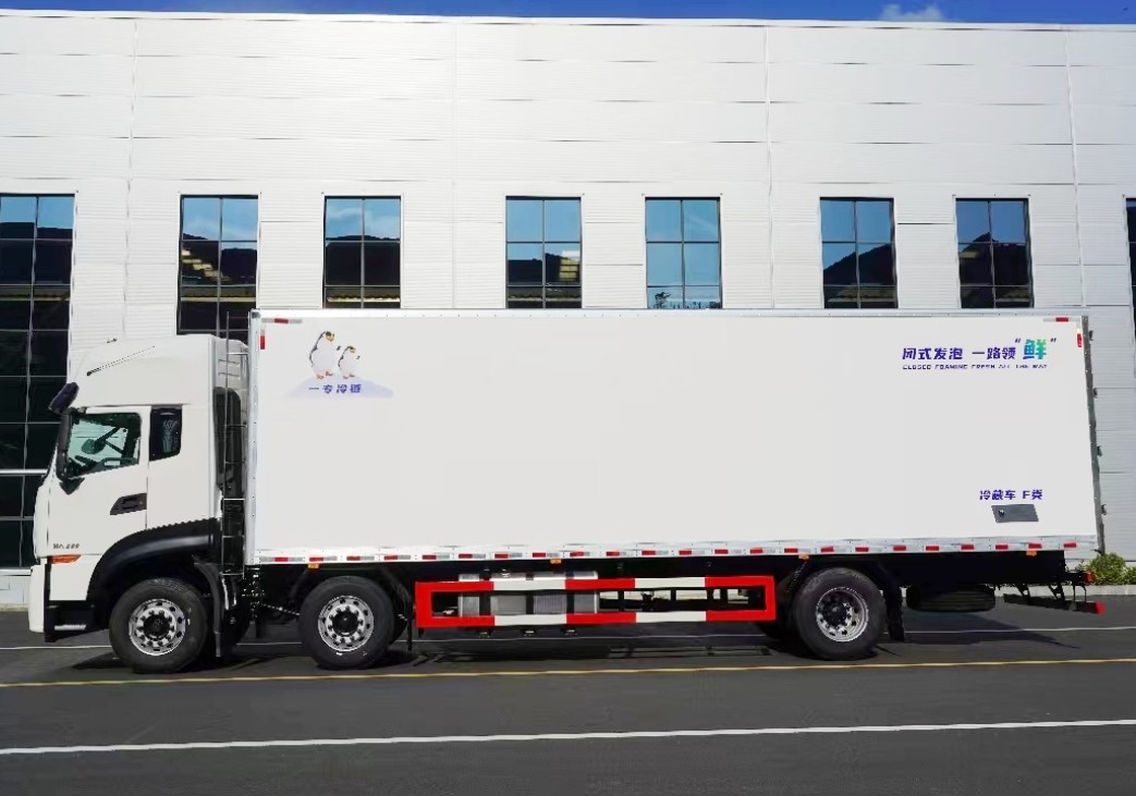 東風(fēng)天龍KL前四后四冷藏車9.6米
