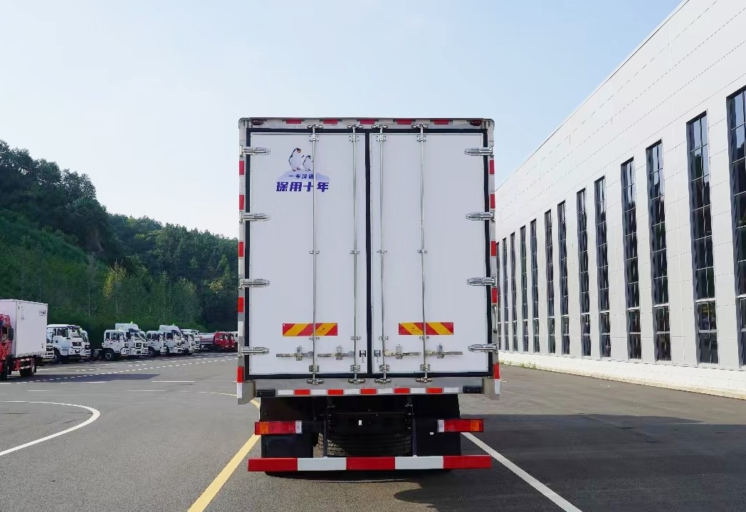 東風(fēng)天龍KL前四后四冷藏車9.6米
