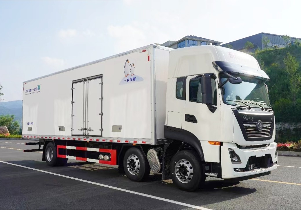 東風(fēng)天龍KL前四后四冷藏車9.6米