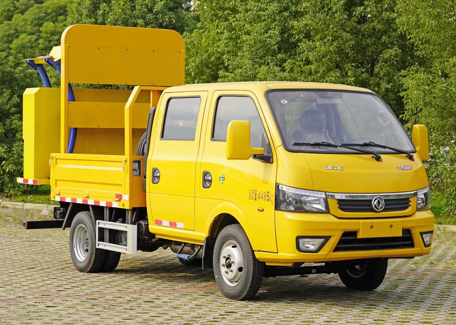 東風(fēng)途逸藍牌防撞緩沖車70K