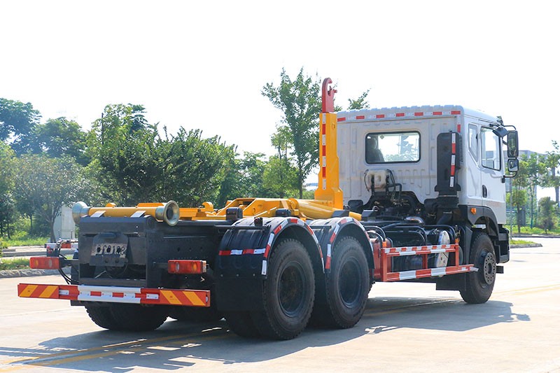 東風華神T5后雙橋套臂垃圾車 20噸