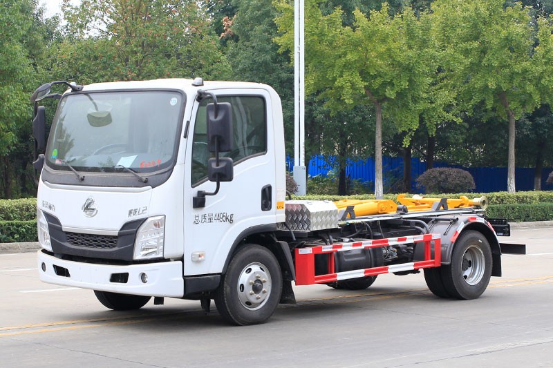 東風(fēng)柳汽L2勾臂套臂垃圾車(chē) 6方(可拉建筑垃圾箱)  