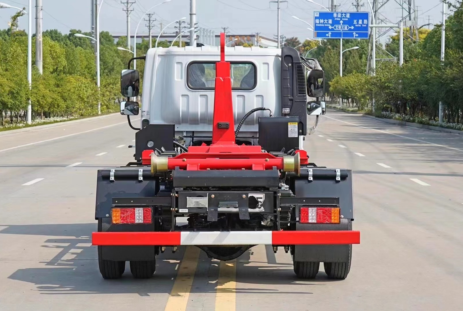 三環(huán)創(chuàng)客藍牌(地下室)勾臂垃圾車 7方建筑垃圾箱  