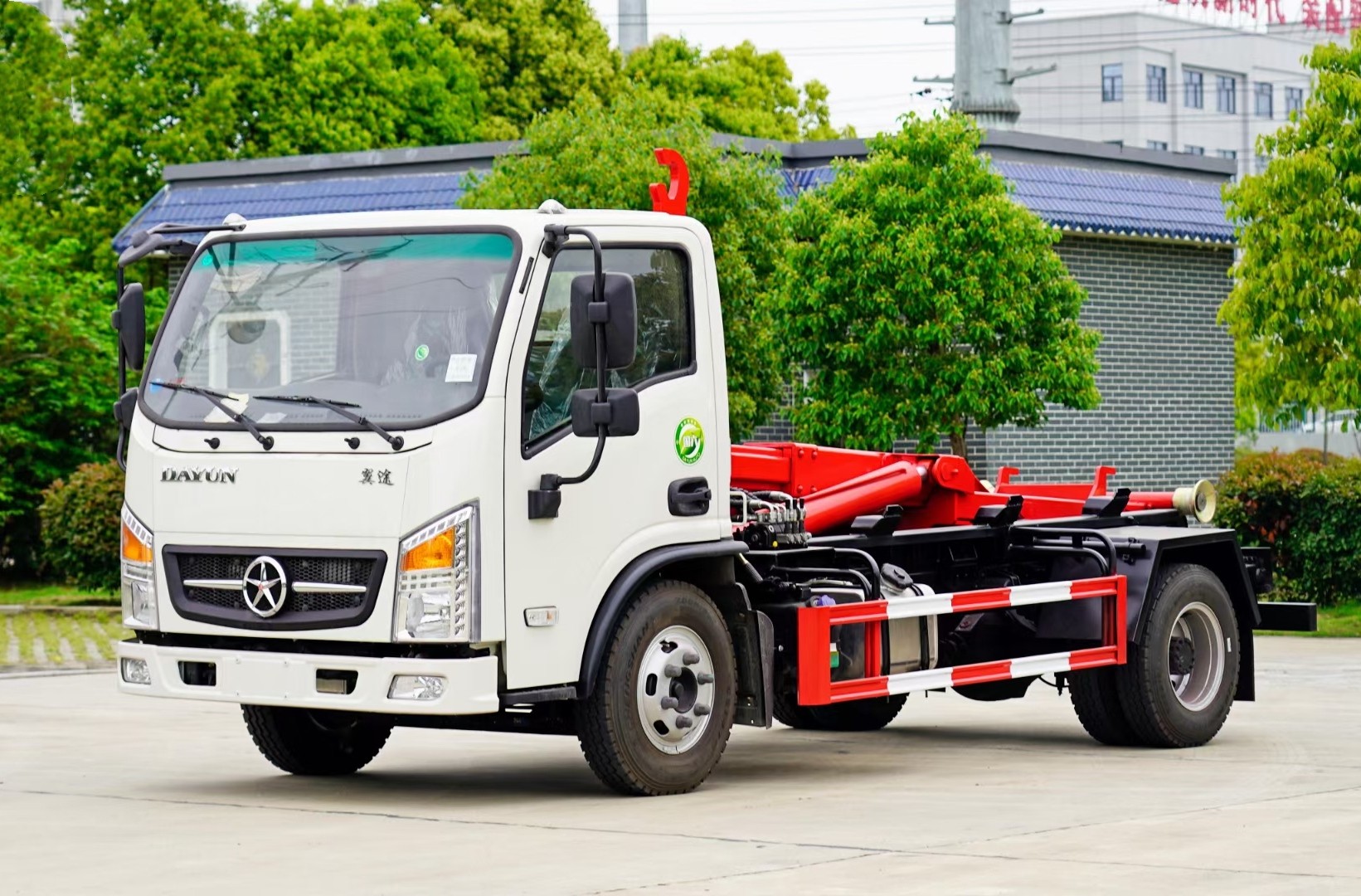 大運(yùn)翼途藍(lán)牌(地下室)勾臂垃圾車(chē) 7方建筑垃圾箱
