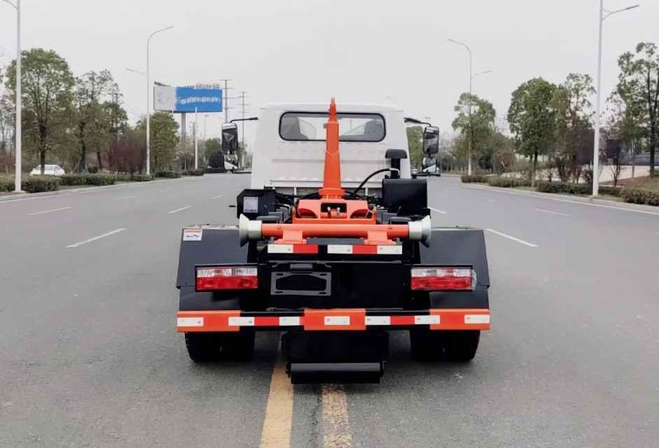 南駿藍(lán)牌(地庫)勾臂垃圾車 7方建筑垃圾箱 