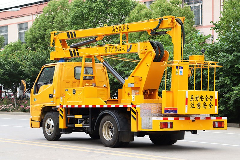 江鈴順達13.5米高空作業(yè)車